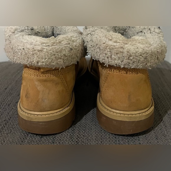 TIMBERLANDS Winter Boots Youth Size 5.5, Gently Used - Picture 5 of 8